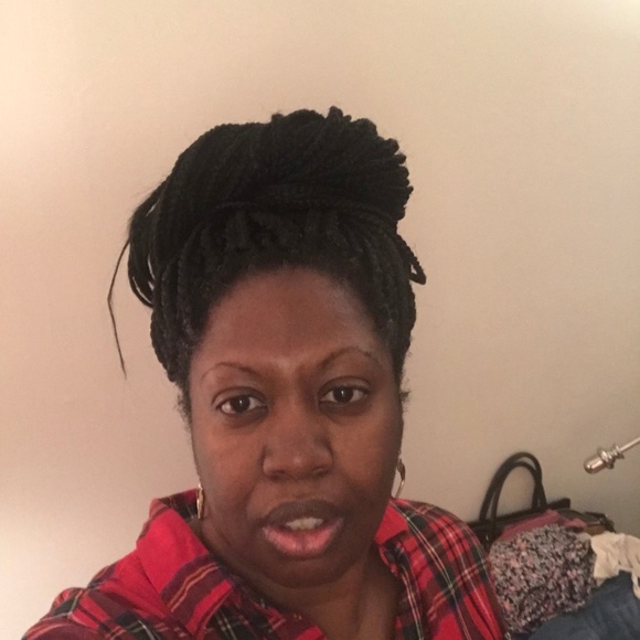 Meet your Posher, Lisa - Picture 2 of 3